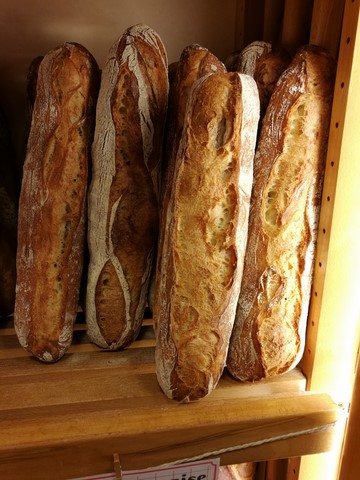 baguette de tradition française l'ami d'pain